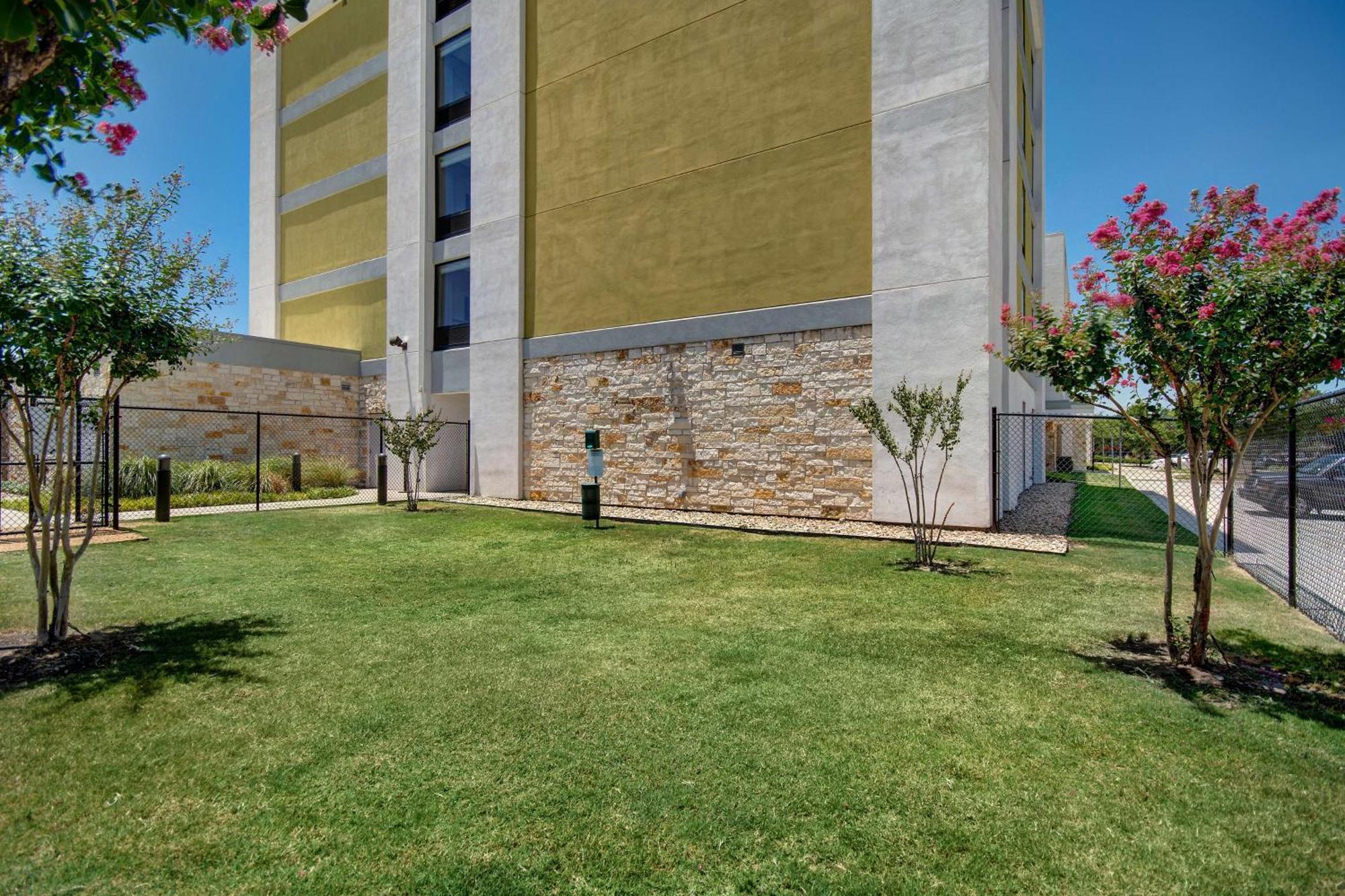 Home2 Suites By Hilton Dallas Addison Bagian luar foto